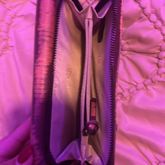 Cute wallet with multiple pockets. - Picture 4 of 5